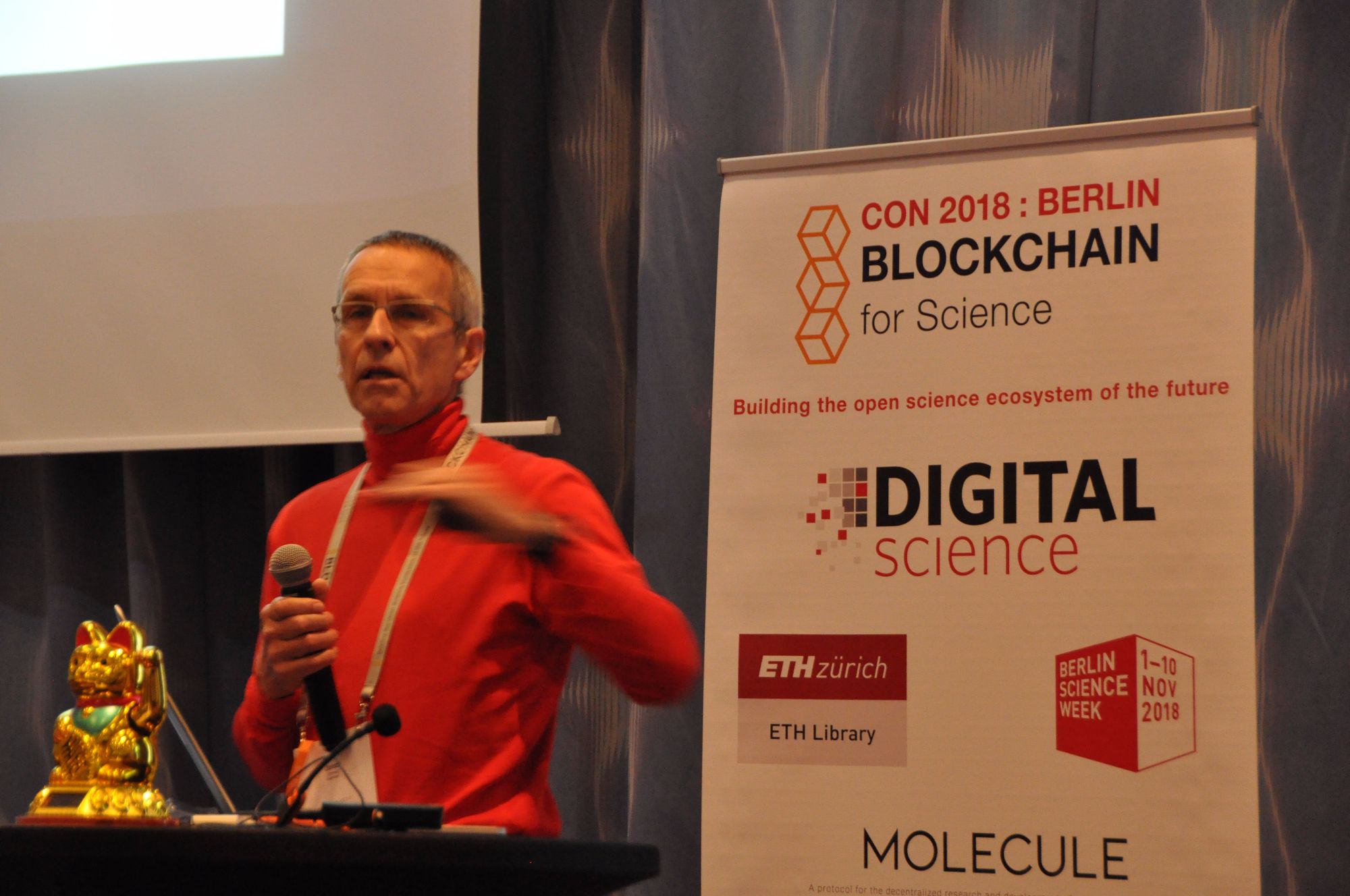 Speaker presenting on decentralized science